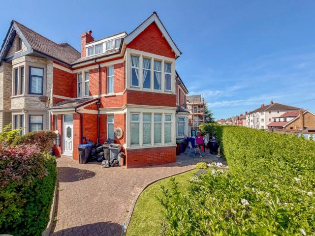 Flat for sale in Knowle, Blackpool