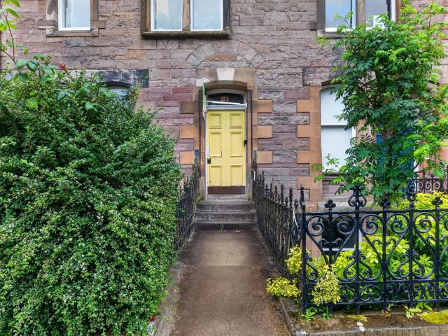 Flat for sale in Marchmont, Scotland
