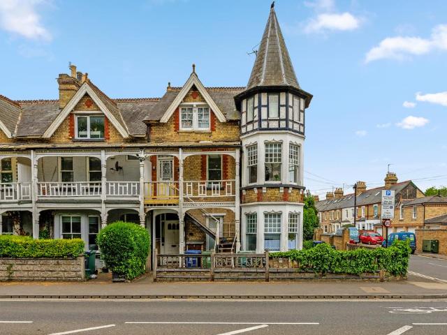 Flat for sale in The Slade, Oxfordshire