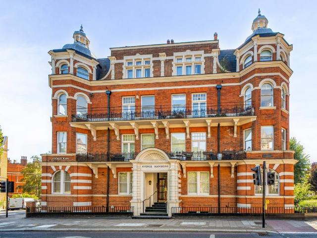 Flat for sale in West Hampstead, Greater London
