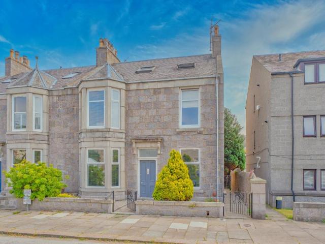 Flat for sale in Ballindoch, Scotland