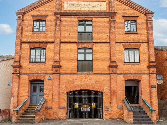 Flat for sale in Barbourne, Worcestershire