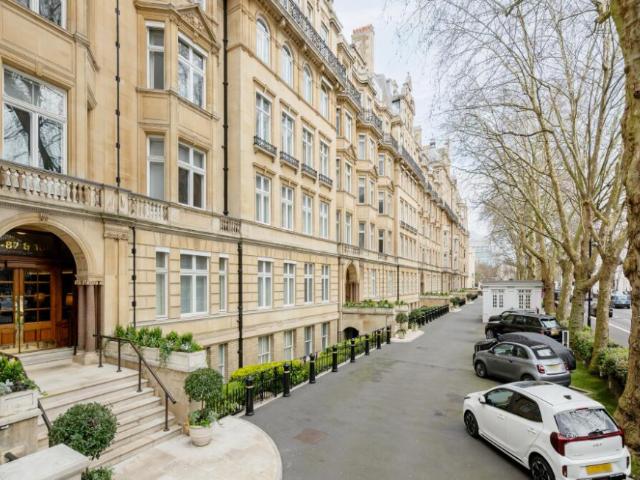 Flat for sale in East Marylebone, Marylebone