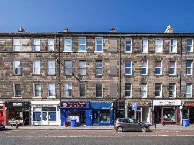 Flat for sale in Southside, Scotland