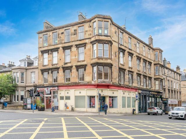 Flat for sale in Newington, Scotland