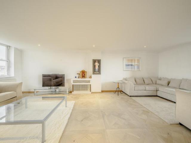 Flat for sale in Belsize Park, Isle Of Man