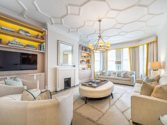 Flat for sale in Royal Borough of Kensington and Chelsea, Greater London