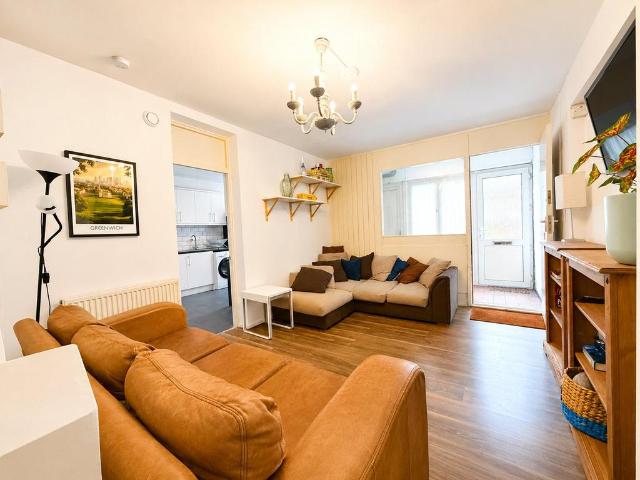 Flat for sale in London Borough of Lewisham, Greater London