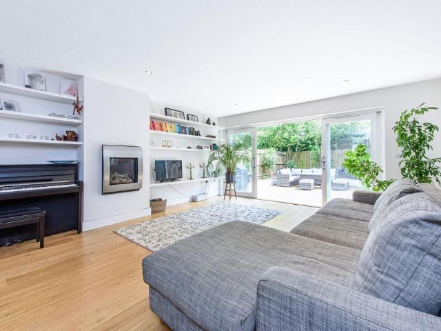 Flat for sale in Belsize Park, Greater London