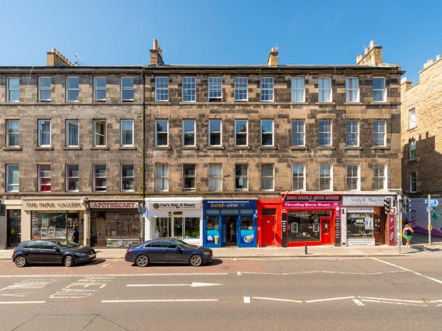 Flat for sale in Southside, Scotland