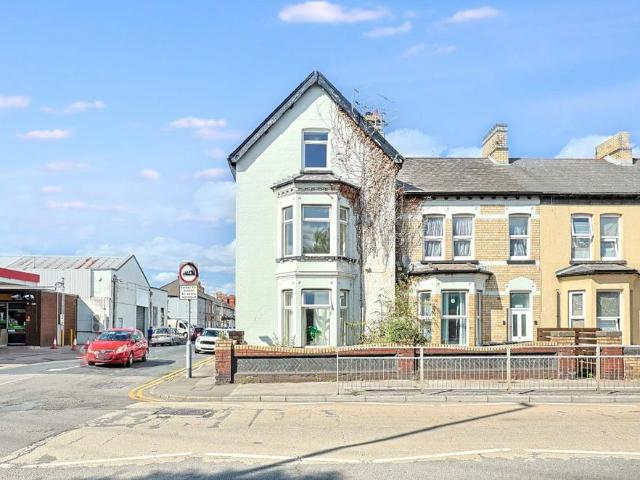 Flat for sale in Wales