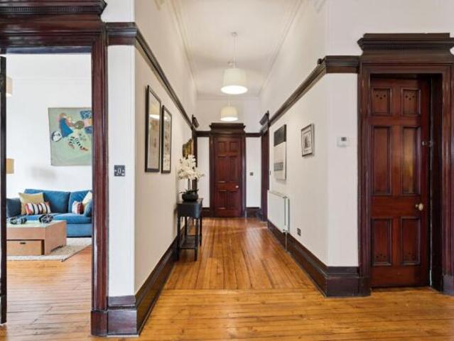 Flat for sale in Dowanhill, Scotland
