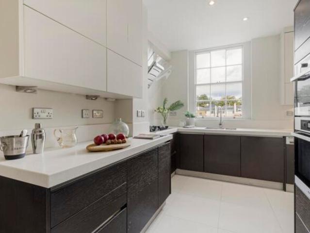 Flat for sale in Cat Hill, England