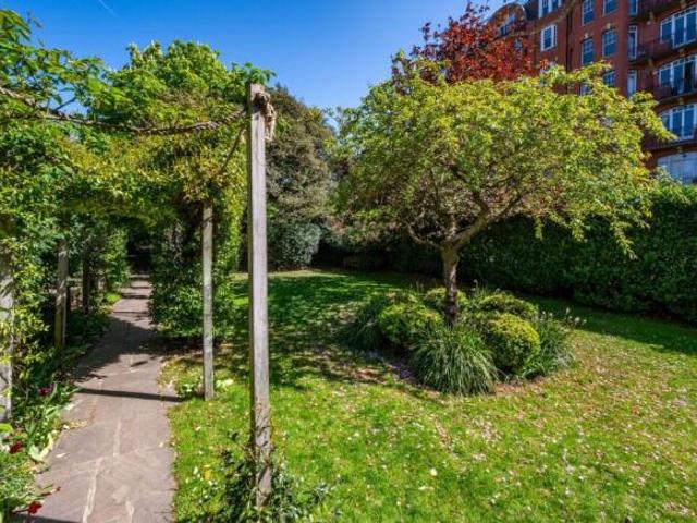 Flat for sale in Cat Hill