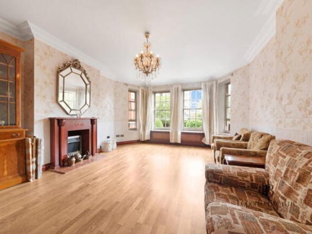 Flat for sale in St. John's Wood, Greater London
