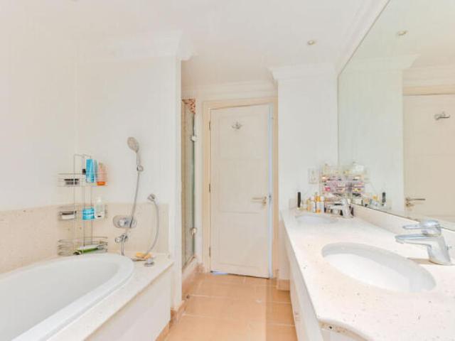 Flat for sale in St. John's Wood, Greater London