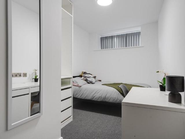 Room for rent in Calderstones