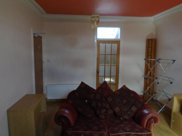 Apartment for rent in Port Eglinton, Strathbungo