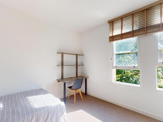 Flat for rent in Hyde Park, West Yorkshire