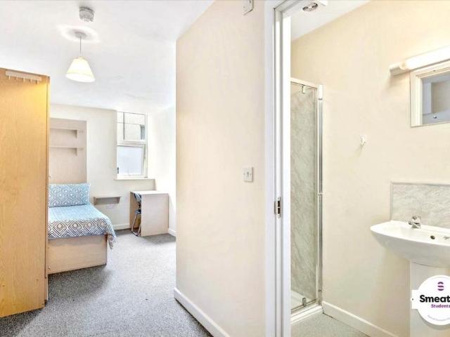 Apartment for rent in Pennycomequick, Mount Wise
