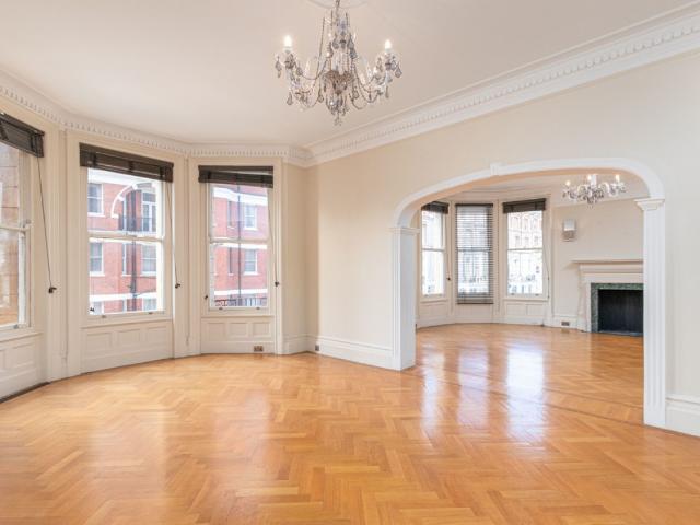 Apartment for rent in Kensington, Greater London