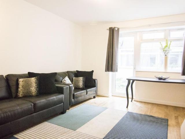 Apartment for rent in Hyde Park, West Yorkshire