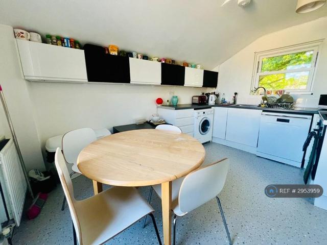 Flat for rent in Norbiton, Greater London