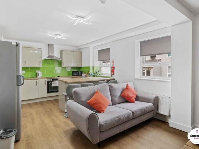 Flat for rent in Mount Wise