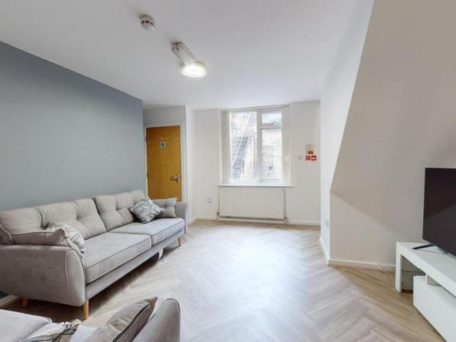 Apartment for rent in Hyde Park, West Yorkshire