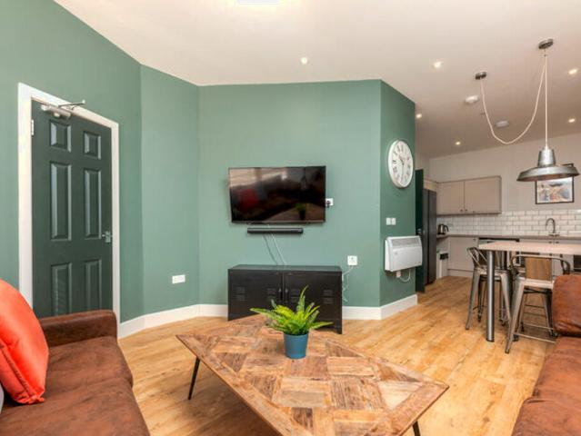 Apartment for rent in Cwmdu, Swansea