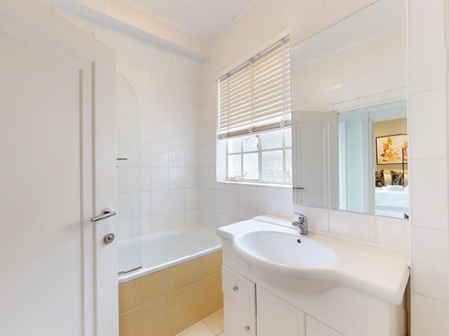 Apartment for rent in St. John's Wood, Greater London