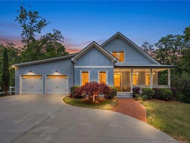 House for sale in Flowery Branch, Georgia