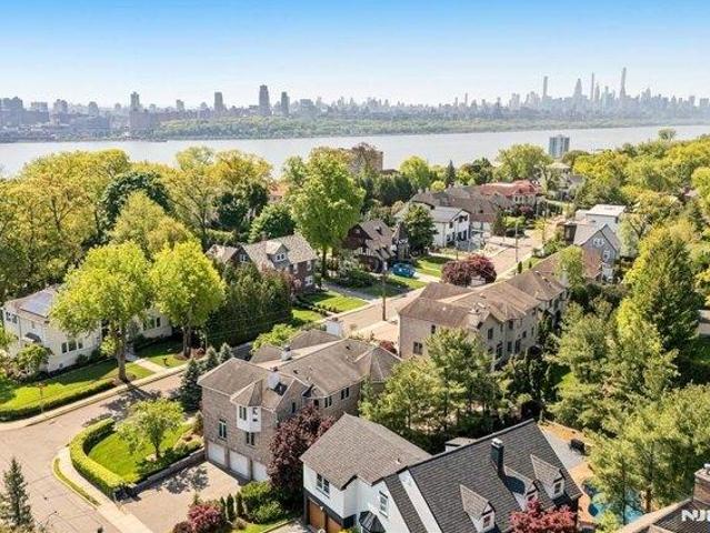 House for sale in Fort Lee, New Jersey