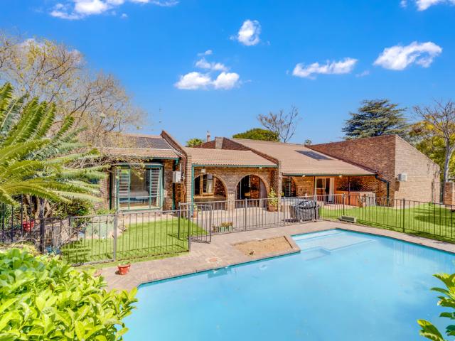 Apartment for rent in Douglasdale, Randburg