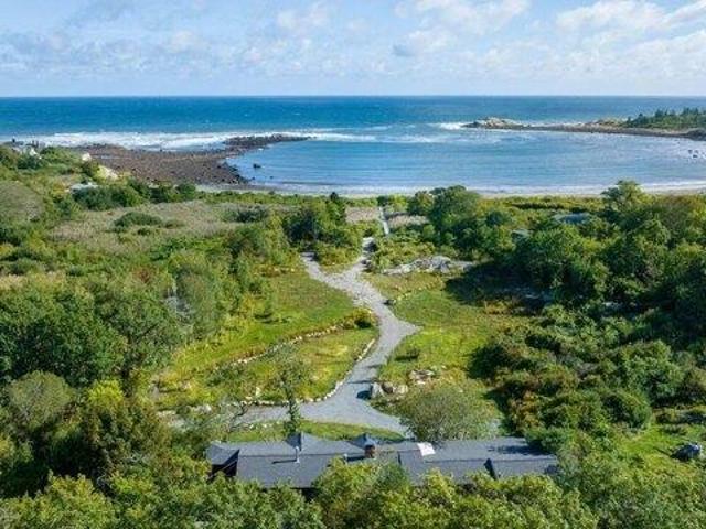 House for sale in Gloucester, Essex County