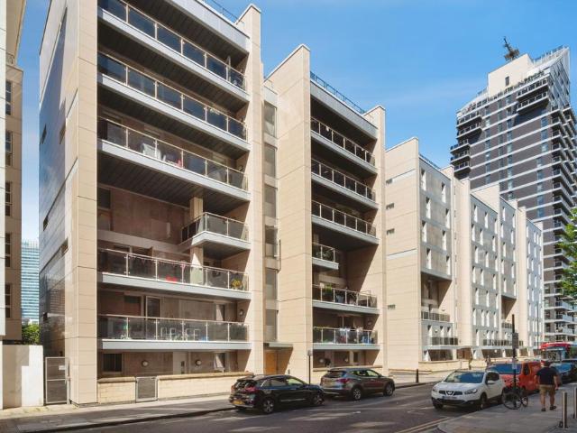 Flat for sale in Blackwall, Greater London