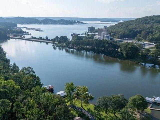 House for sale in Guntersville, Alabama
