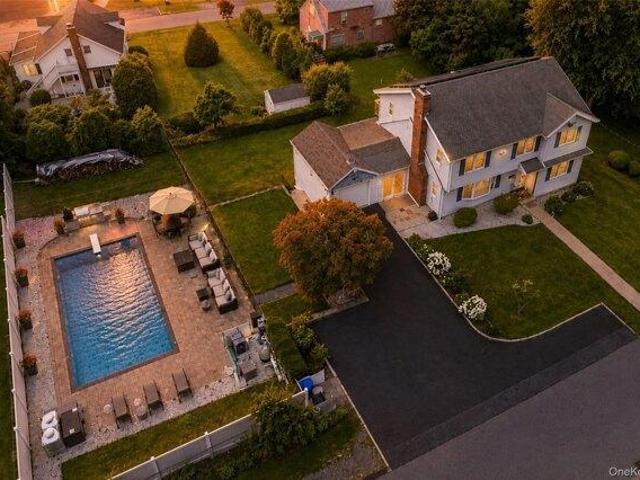 House for sale in Hawthorne, New York