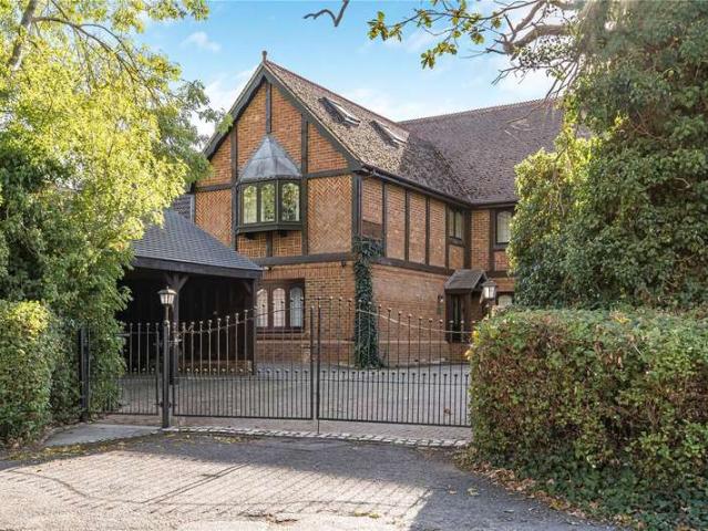 House for sale in Hook, Hart