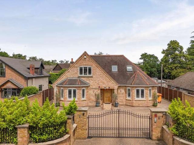 House for sale in Finchampstead