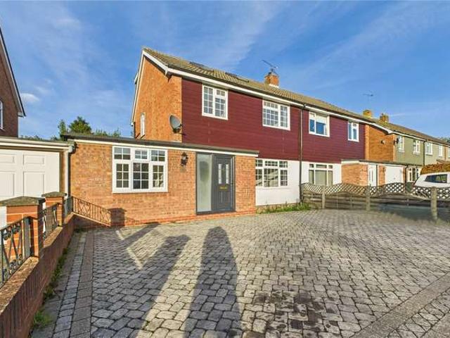 House for sale in Heol-las, Surrey