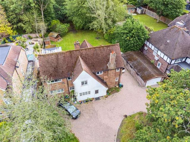House for sale in Northwood, Greater London