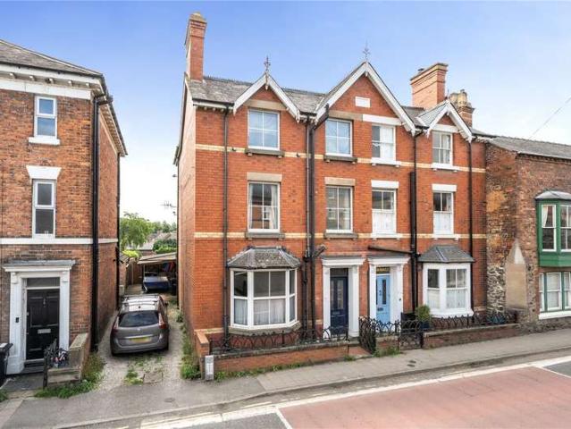 House for sale in Welshpool, Wales
