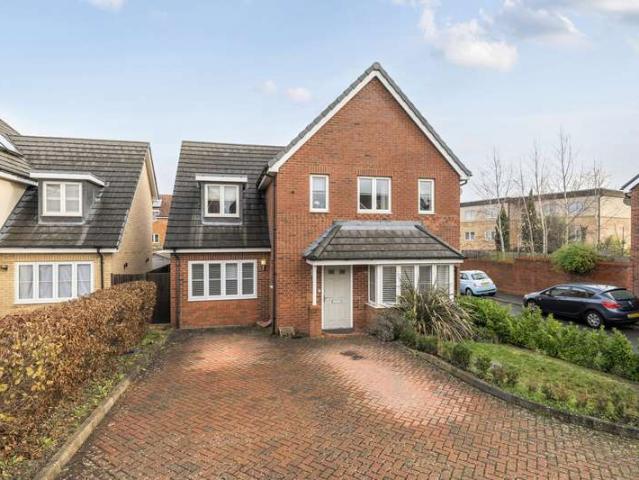 House for sale in Batchworth, Hertfordshire