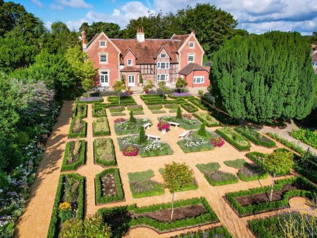 House for sale in Spring Vale, Hampshire