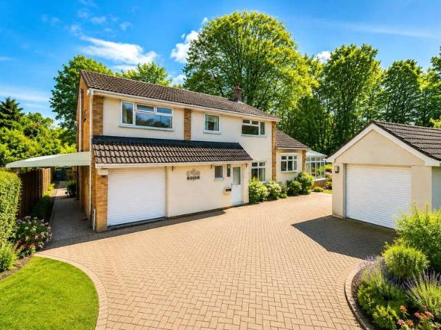 House for sale in Fole, Surrey
