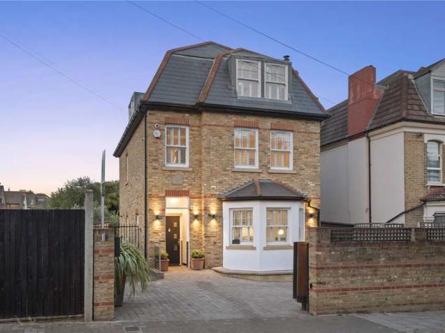 House for sale in Streatham, Greater London
