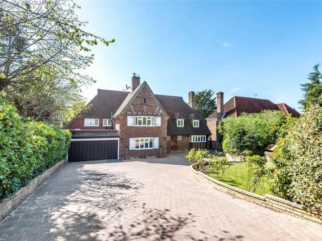 House for sale in Cockfosters, Greater London