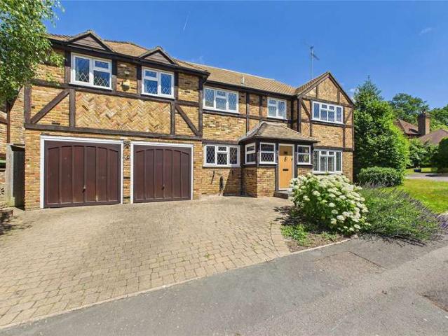 House for sale in Heol-las, Surrey