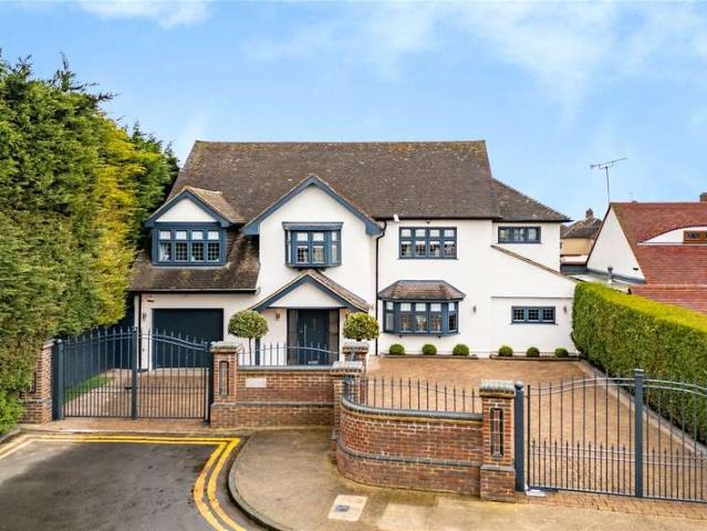 House for sale in London Borough of Havering, Greater London